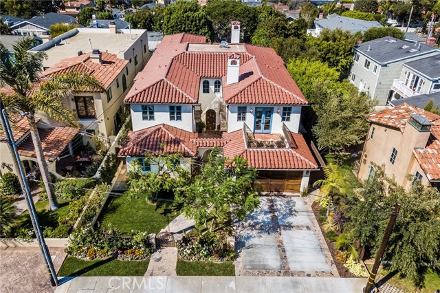 769 33rd Street, Manhattan Beach, California 90266, 6 Bedrooms Bedrooms, ,4 BathroomsBathrooms,Residential,Sold,33rd,SB18219085