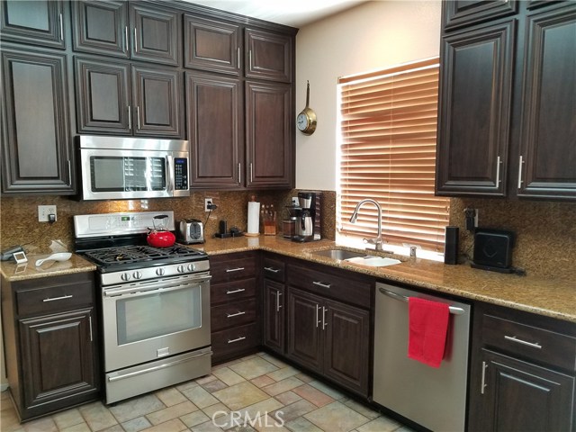 Gorgeous Granite Counter Tops and Backsplash.