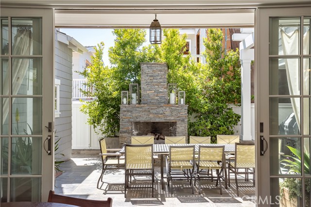 598 33rd Street, Manhattan Beach, California 90266, 5 Bedrooms Bedrooms, ,5 BathroomsBathrooms,Residential,Sold,33rd,SB21107096