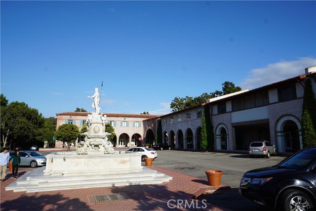 Historic Malaga Cove Plaza w/grocery, post office, bank, lunch time restaurants.