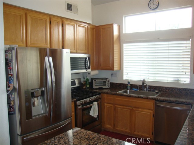 LIGHT, BRIGHT ,GRANITE, S/S APPLIANCES!