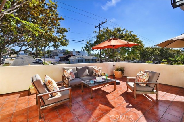 417 Pearl Street, Redondo Beach, California 90277, 3 Bedrooms Bedrooms, ,2 BathroomsBathrooms,Residential,Sold,Pearl,SB17128355