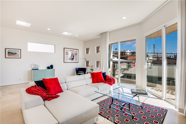 129 Moonstone Street, Manhattan Beach, California 90266, 3 Bedrooms Bedrooms, ,3 BathroomsBathrooms,Residential,Sold,Moonstone,SB20050796