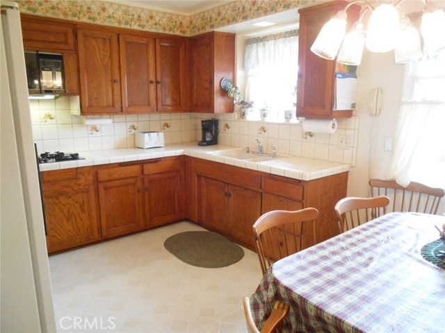 Family Style Eat-In Kitchen