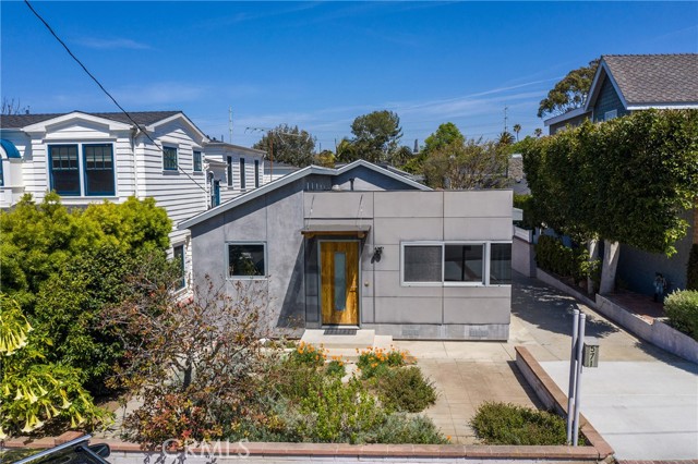 571 33rd Street, Manhattan Beach, California 90266, 2 Bedrooms Bedrooms, ,2 BathroomsBathrooms,Residential,Sold,33rd,SB21059997
