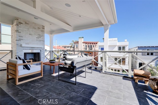 229 8th Street, Manhattan Beach, California 90266, 5 Bedrooms Bedrooms, ,4 BathroomsBathrooms,Residential,Sold,8th,SB20113486