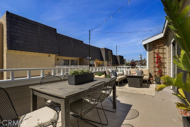 1924 Mathews Avenue, Redondo Beach, California 90278, 3 Bedrooms Bedrooms, ,2 BathroomsBathrooms,Residential,Sold,Mathews,SB21069935