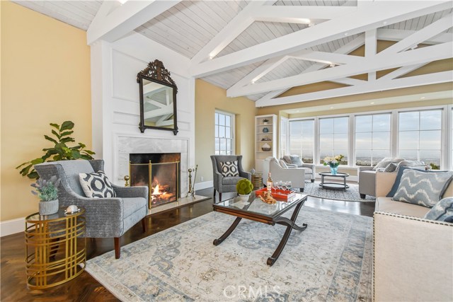 Living Room with fireplace