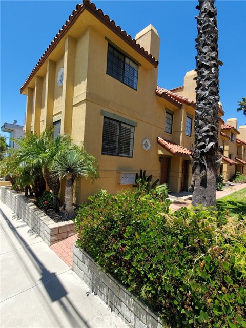 831 6th Street, Hermosa Beach, California 90254, 2 Bedrooms Bedrooms, ,1 BathroomBathrooms,Residential,Sold,6th,SB20097498