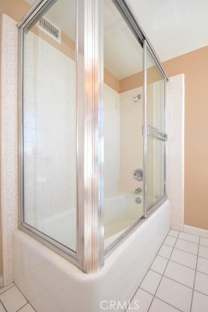 Upstairs Bathroom with Tub/Shower