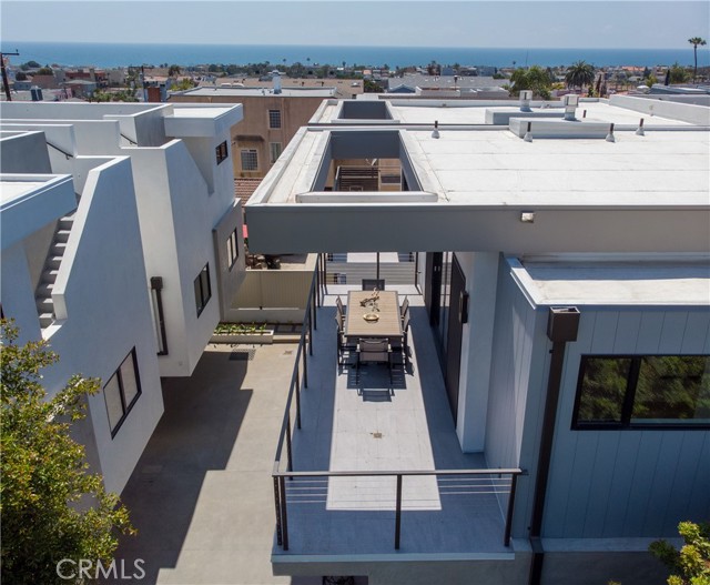 961 5th Street, Hermosa Beach, California 90254, 4 Bedrooms Bedrooms, ,1 BathroomBathrooms,Residential,Sold,5th,SB21065878