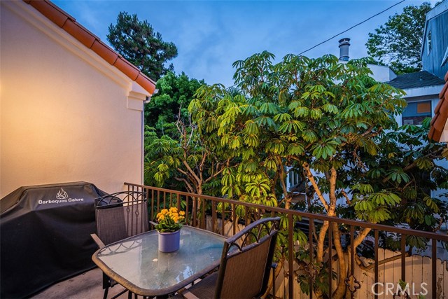 2708 Laurel Avenue, Manhattan Beach, California 90266, 3 Bedrooms Bedrooms, ,3 BathroomsBathrooms,Residential,Sold,Laurel,SB19150797