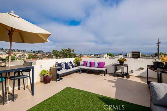 429 11th Street, Hermosa Beach, California 90254, 3 Bedrooms Bedrooms, ,3 BathroomsBathrooms,Residential,Sold,11th,SB17160581