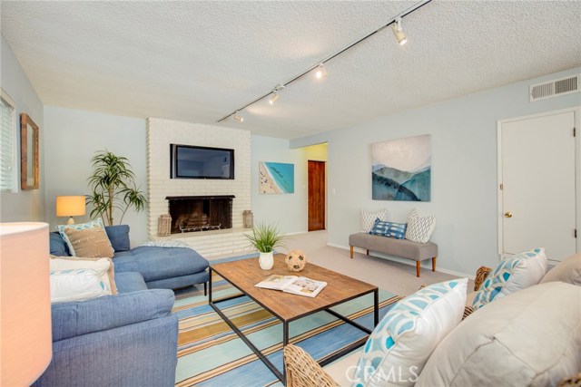 736 13th, Manhattan Beach, California 90266, 4 Bedrooms Bedrooms, ,3 BathroomsBathrooms,Residential,Sold,13th,SB19074833