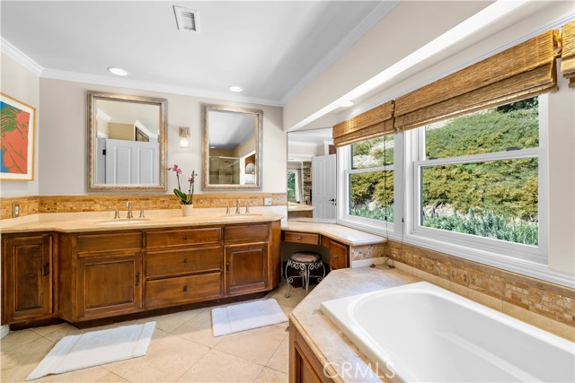 14 Ranchview Road, Rolling Hills Estates, California 90274, 4 Bedrooms Bedrooms, ,3 BathroomsBathrooms,Residential,Sold,Ranchview,SB21085566