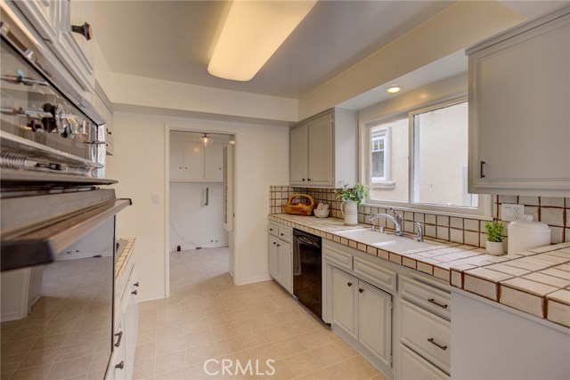 729 12th Street, Manhattan Beach, California 90266, 3 Bedrooms Bedrooms, ,2 BathroomsBathrooms,Residential,Sold,12th,SB19138998