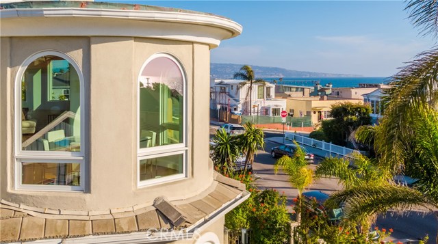 2524 Manhattan Avenue, Hermosa Beach, California 90254, 5 Bedrooms Bedrooms, ,3 BathroomsBathrooms,Residential,Sold,Manhattan,SB18096858