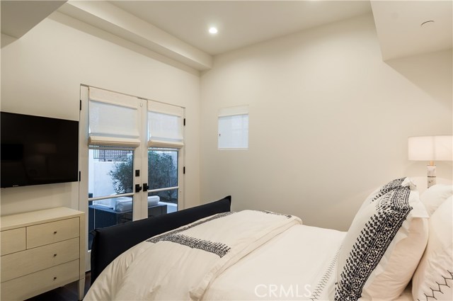 2215 Bayview Drive, Manhattan Beach, California 90266, 4 Bedrooms Bedrooms, ,3 BathroomsBathrooms,Residential,Sold,Bayview,SB20132281