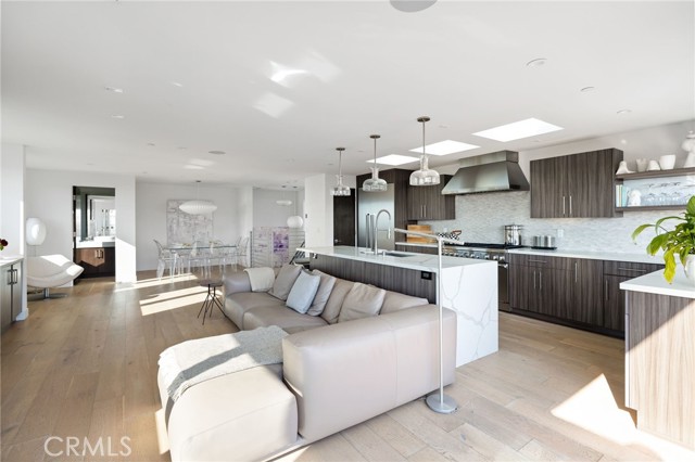 319 34th Place, Manhattan Beach, California 90266, 3 Bedrooms Bedrooms, ,3 BathroomsBathrooms,Residential,Sold,34th,PV21029643