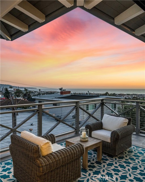 942 15th Street, Hermosa Beach, California 90254, 4 Bedrooms Bedrooms, ,2 BathroomsBathrooms,Residential,Sold,15th,SB20137355