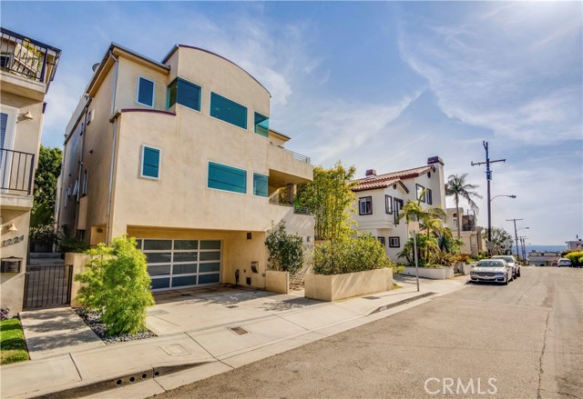 1220 17th Street, Hermosa Beach, California 90254, 4 Bedrooms Bedrooms, ,3 BathroomsBathrooms,Residential,Sold,17th,SB18159711