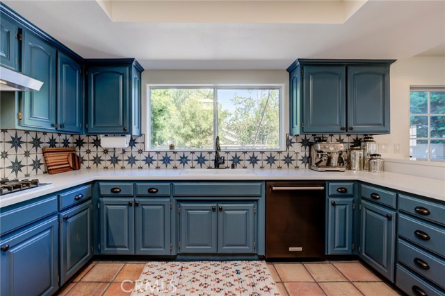 716 Lucia Avenue, Redondo Beach, California 90277, 3 Bedrooms Bedrooms, ,2 BathroomsBathrooms,Residential,Sold,Lucia,PV20207865