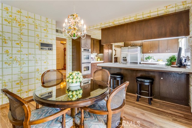 Hardwood Floors & Breakfast Bar