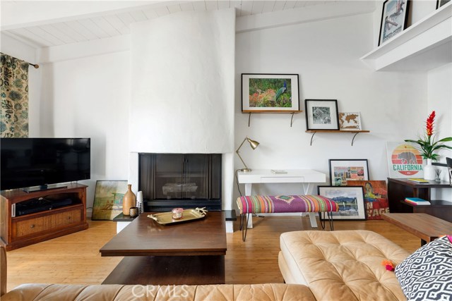 834 Lucia Avenue, Redondo Beach, California 90277, 2 Bedrooms Bedrooms, ,2 BathroomsBathrooms,Residential,Sold,Lucia,SB20066365