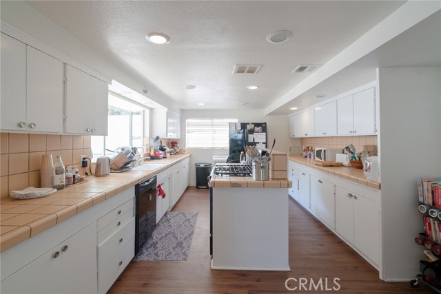 1326 Owosso Avenue, Hermosa Beach, California 90254, 4 Bedrooms Bedrooms, ,3 BathroomsBathrooms,Residential,Sold,Owosso,SB18170594