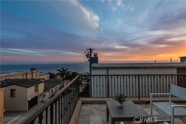 319 24th Street, Manhattan Beach, California 90266, 3 Bedrooms Bedrooms, ,3 BathroomsBathrooms,Residential,Sold,24th,SB21092556