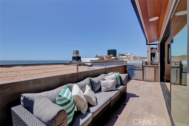 1705 Bayview Drive, Hermosa Beach, California 90254, 4 Bedrooms Bedrooms, ,2 BathroomsBathrooms,Residential,Sold,Bayview,SB20095687
