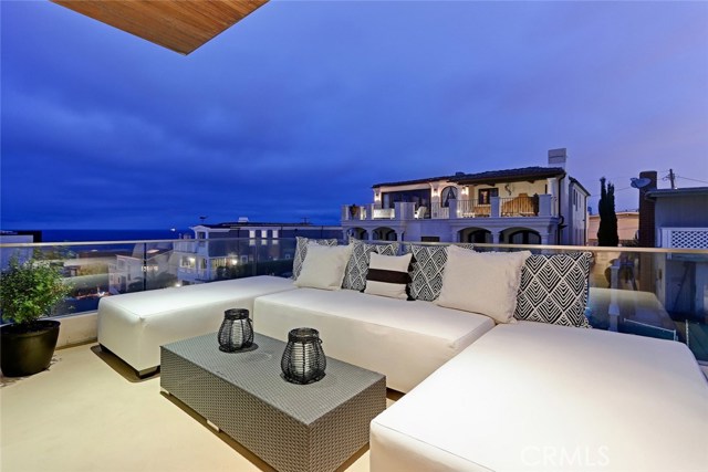 324 17th Street, Manhattan Beach, California 90266, 4 Bedrooms Bedrooms, ,4 BathroomsBathrooms,Residential,Sold,17th,SB17118466