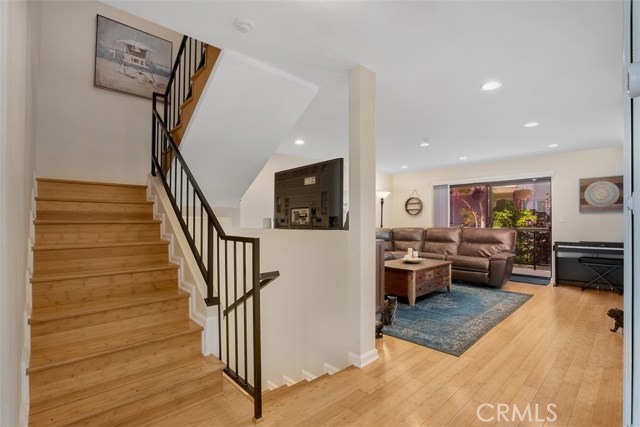 2016 Mathews Avenue, Redondo Beach, California 90278, 2 Bedrooms Bedrooms, ,3 BathroomsBathrooms,Residential,Sold,Mathews,SW19218319