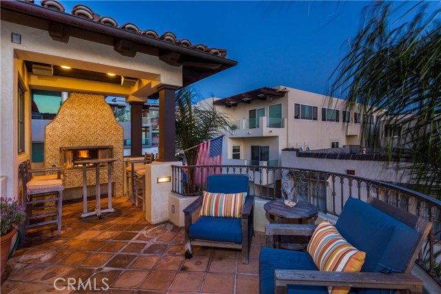 121 36th Place, Manhattan Beach, California 90266, 4 Bedrooms Bedrooms, ,3 BathroomsBathrooms,Residential,Sold,36th,SB17219527