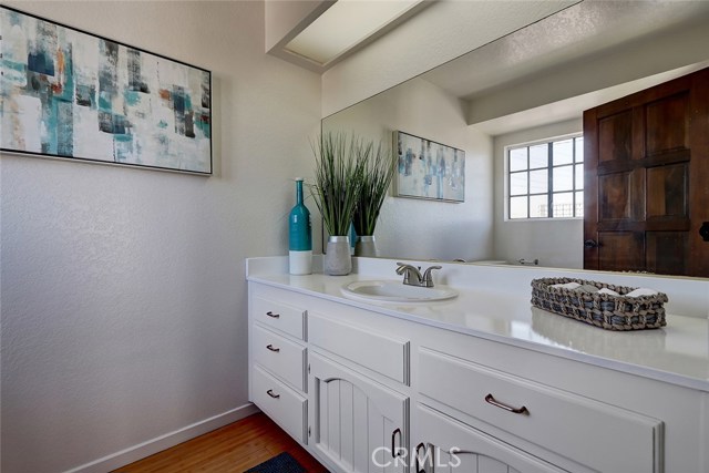 2513 Voorhees Avenue, Redondo Beach, California 90278, 2 Bedrooms Bedrooms, ,2 BathroomsBathrooms,Residential,Sold,Voorhees,SB18186536