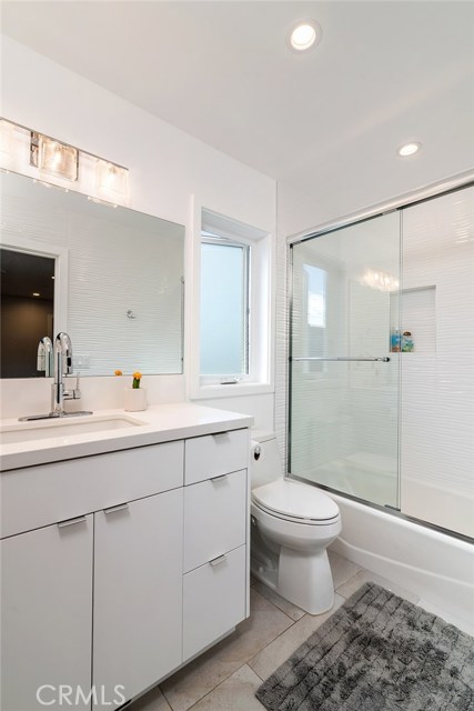 1072 7th Street, Hermosa Beach, California 90254, 4 Bedrooms Bedrooms, ,3 BathroomsBathrooms,Residential,Sold,7th,SB19164165