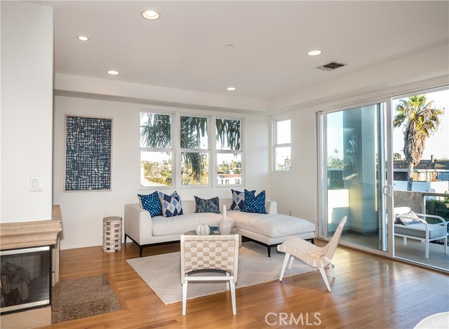 2301 Grandview Avenue, Manhattan Beach, California 90266, 3 Bedrooms Bedrooms, ,4 BathroomsBathrooms,Residential,Sold,Grandview,SB20027327