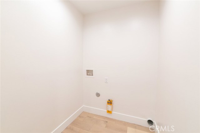 Laundry area w/washer and dryer hook-ups