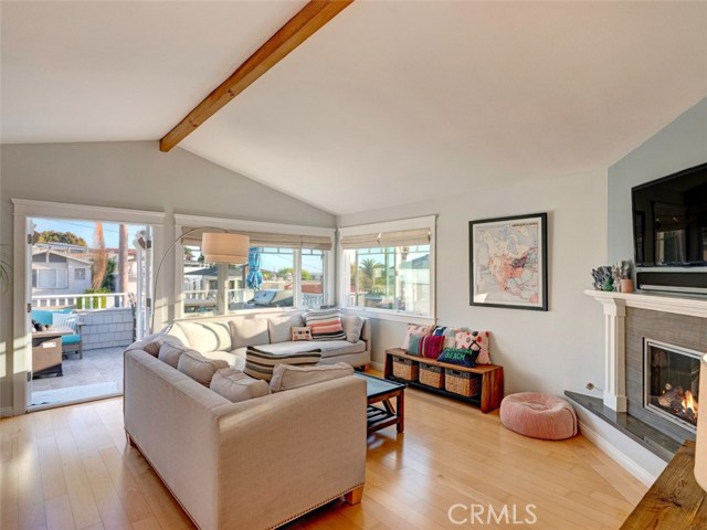 663 Longfellow Avenue, Hermosa Beach, California 90254, 3 Bedrooms Bedrooms, ,2 BathroomsBathrooms,Residential,Sold,Longfellow,SB19130775