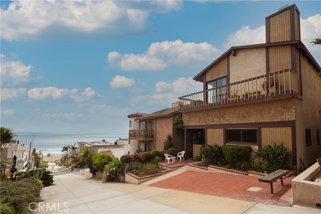 229 30th Street, Manhattan Beach, California 90266, 3 Bedrooms Bedrooms, ,1 BathroomBathrooms,Residential,Sold,30th,SB21138302