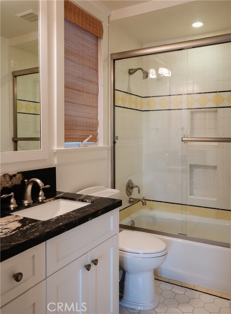 598 33rd Street, Manhattan Beach, California 90266, 5 Bedrooms Bedrooms, ,5 BathroomsBathrooms,Residential,Sold,33rd,SB21107096