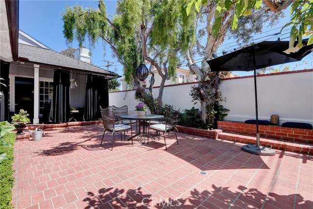 668 36th Street, Manhattan Beach, California 90266, 3 Bedrooms Bedrooms, ,2 BathroomsBathrooms,Residential,Sold,36th,SB20089393