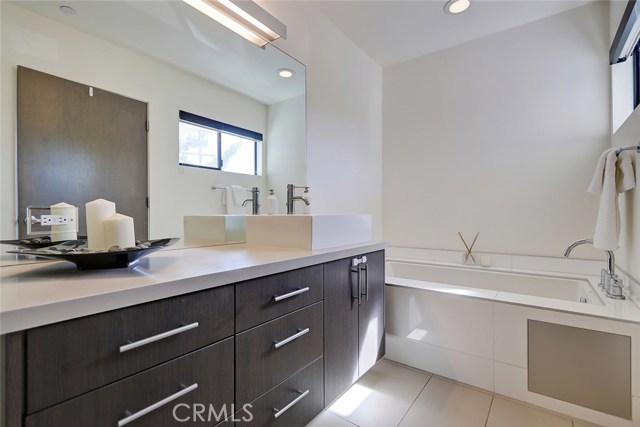 1773 Mathews Avenue, Manhattan Beach, California 90266, 3 Bedrooms Bedrooms, ,2 BathroomsBathrooms,Residential,Sold,Mathews,SB19238743