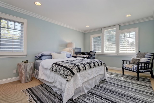 569 35th Street, Manhattan Beach, California 90266, 5 Bedrooms Bedrooms, ,5 BathroomsBathrooms,Residential,Sold,35th,SB19044289