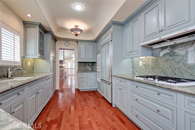 640 12th Street, Manhattan Beach, California 90266, 4 Bedrooms Bedrooms, ,2 BathroomsBathrooms,Residential,Sold,12th,SB20127342