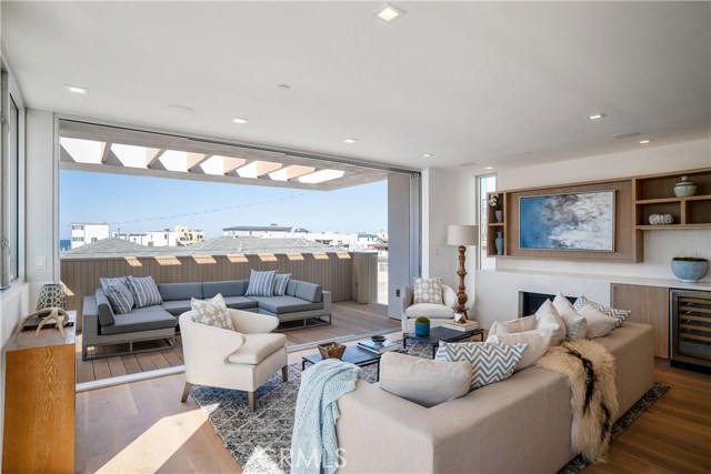 121 2nd Street, Hermosa Beach, California 90254, 4 Bedrooms Bedrooms, ,4 BathroomsBathrooms,Residential,Sold,2nd,SB19073415