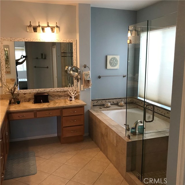 Spacious master bathroom, w/separate tub & shower