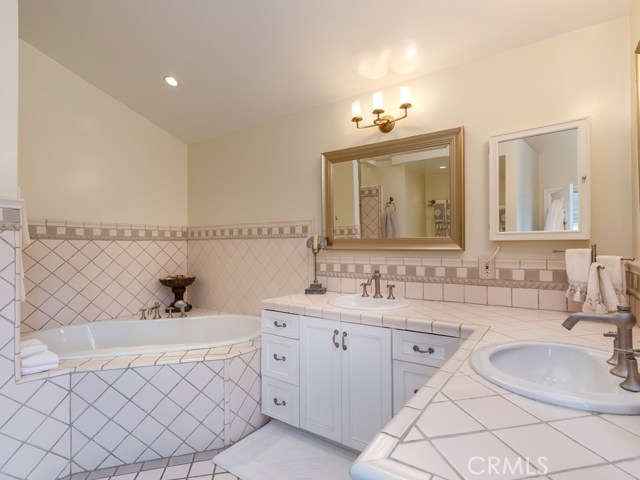 6 Dapplegray Lane, Rolling Hills Estates, California 90274, 5 Bedrooms Bedrooms, ,4 BathroomsBathrooms,Residential,Sold,Dapplegray,PV17257298