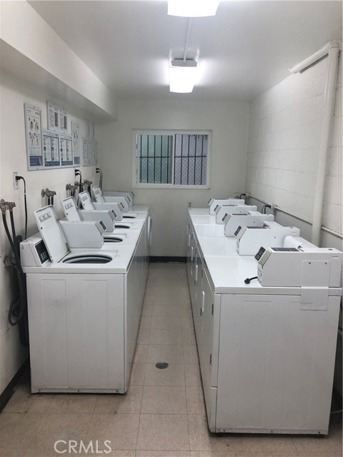 Laundry room (1 of 2)