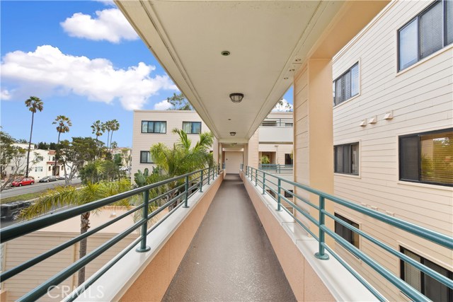 120 The Village, Redondo Beach, California 90277, 1 Bedroom Bedrooms, ,1 BathroomBathrooms,Residential,Sold,The Village,SB20256381